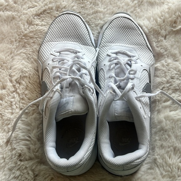 Nike Women's Air Max White and Gray Sneakers 8.5 - Picture 8 of 8